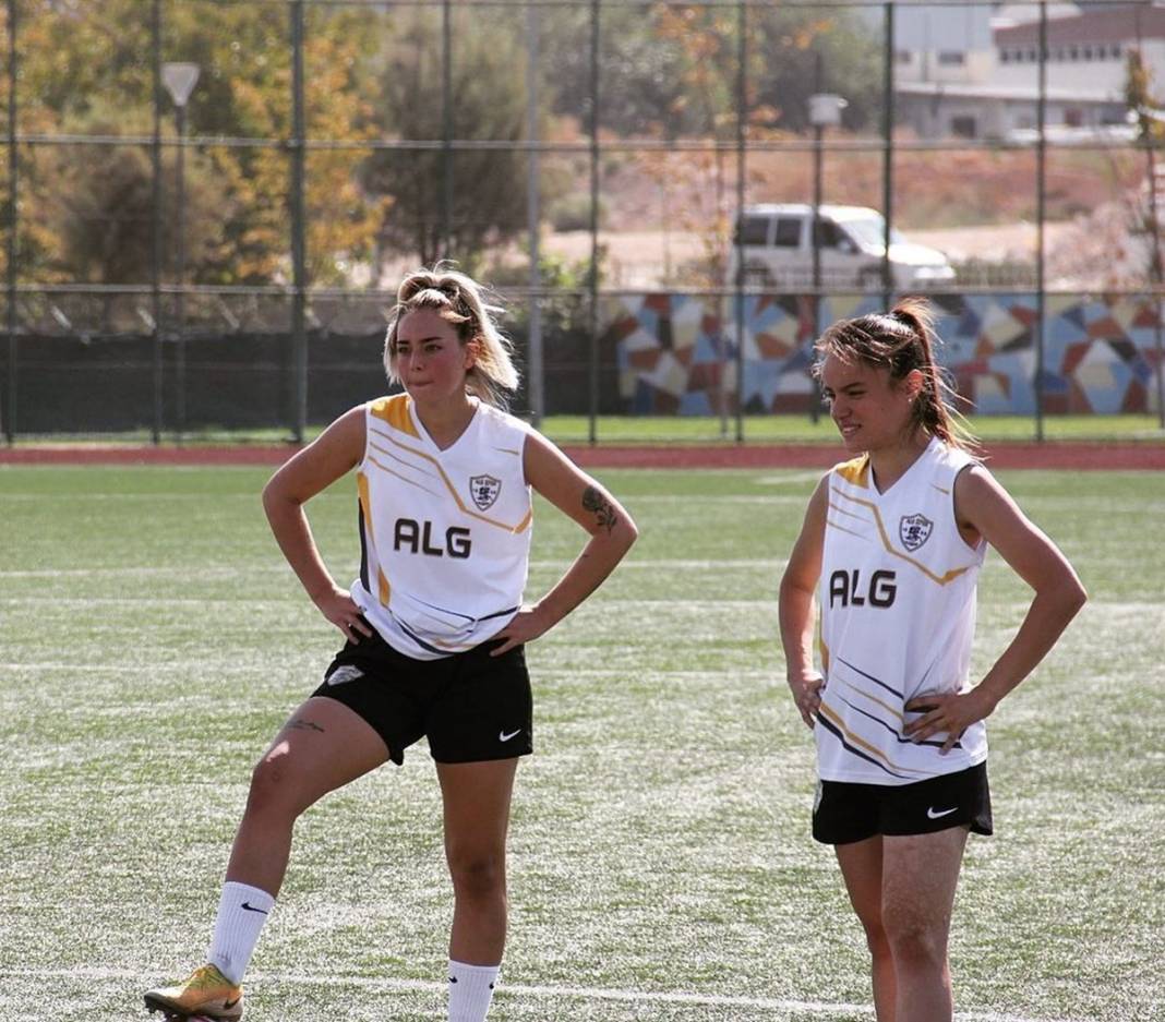 Aycan Yanaç'tan tesettür kararı! Görenler tanımakta zorlandı, takipçileri ikiye bölündü 11